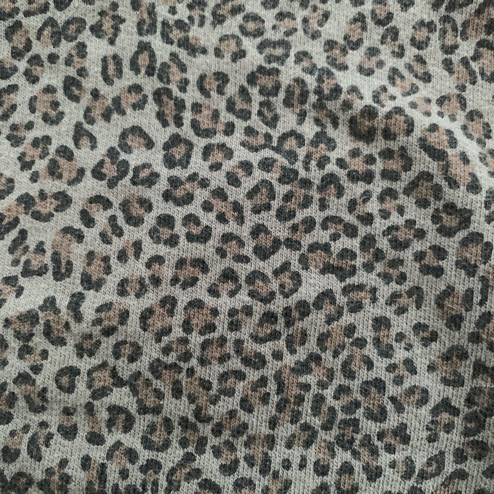 t.la Leopard Print Ruffle Sleeve Top Size M Cotton Stretch Casual - Picture 4 of 7